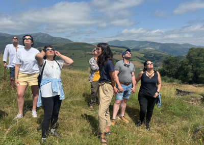 Observación solar con gafas homologadas en la actividad El Sol desde el Castro de San Chuis