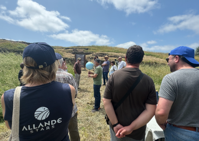 Explicación sobre los movimientos Tierra Sol y Luna en la actividad El Sol desde el Castro de San Chuis