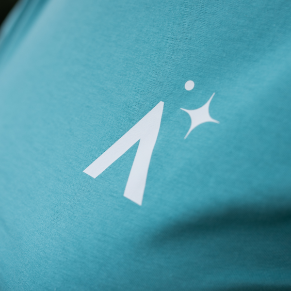 Detalle símbolo camiseta turquesa manga corta Allande Stars