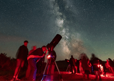 Asistentes a la actividad La vida de las estrellas: una historia contada por el cielo, en la VI edición de Allande Stars. Crédito: Sergio Lario