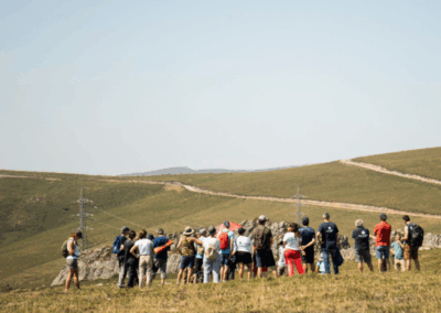Asistentes a la actividad Paisaje, túmulos y Sol: ciencia en la Sierra de Carondio - Nomad Studio