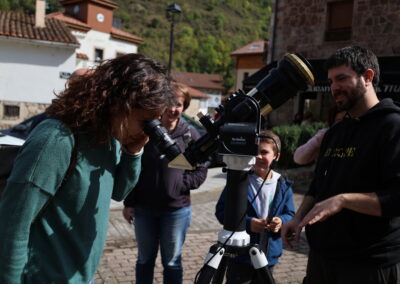 Taller solar en CosmoSomiedo 2025