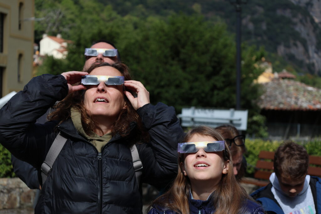 Taller solar en CosmoSomiedo 2025