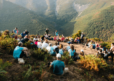 Participantes en la actividad Cuando el cielo se oscurece: cortinos y astronomía, en la VI edición de Allande Stars. Crédito: Sergio Lario.