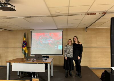 Beatriz Pérez y Lucía González en la actividad Cata de Estrellas
