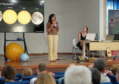 María Fernández y Lucía González en la actividad desarrollada en el Concejo de Quiroga