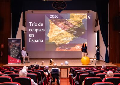 Asistentes a la actividad en el Concello de Meira
