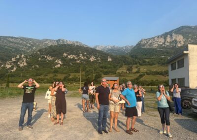 Observación solar con gafas de eclipses en Proaza